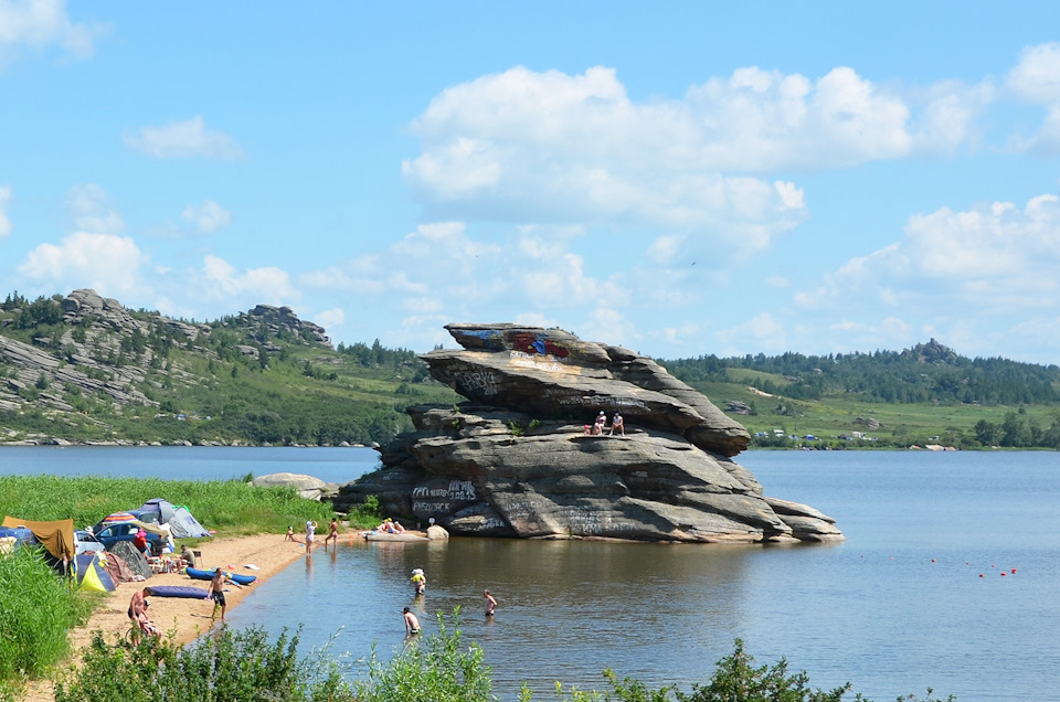 Саввушки – озеро среди каменных скульптур