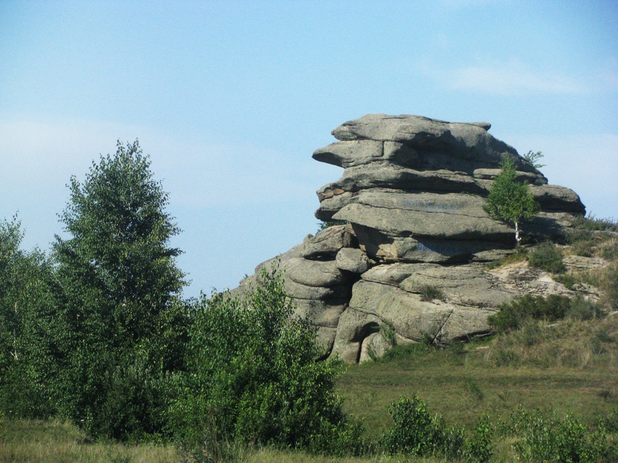 Саввушки – озеро среди каменных скульптур